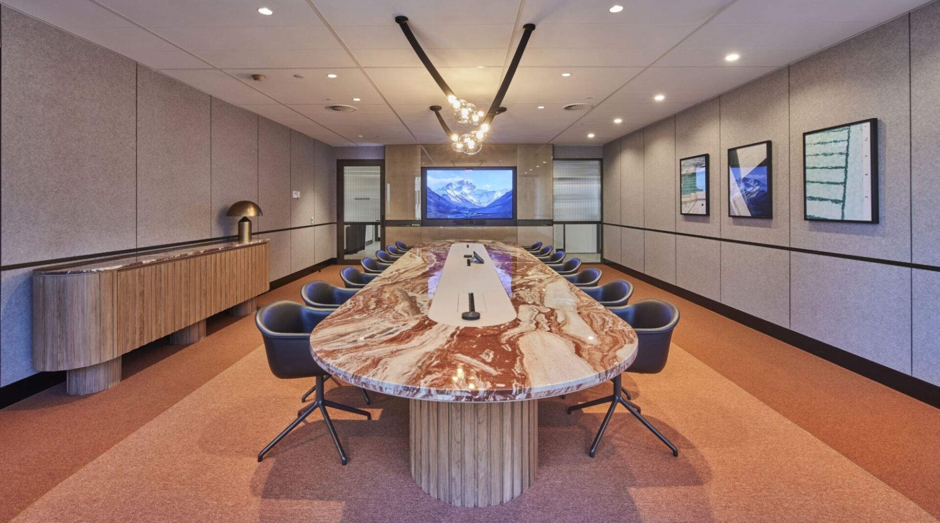 E9423469 8728 4fb1 82ca f1fb7b6676c4